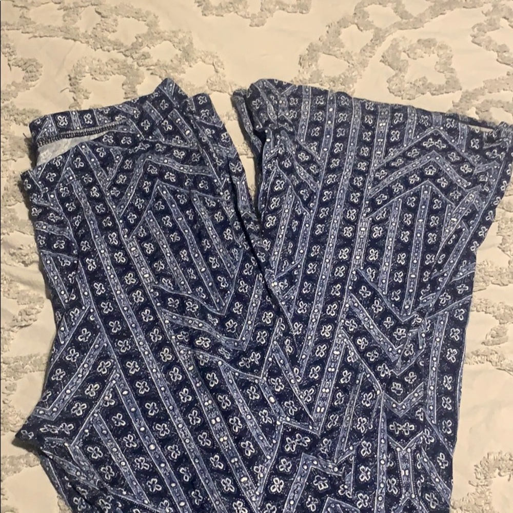 3/$25 Aeropostale bell bottom leggings